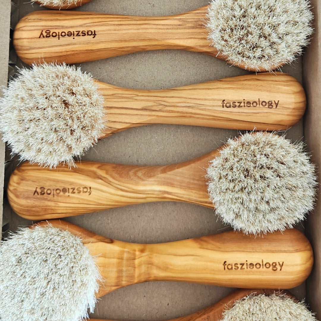 Dry Brushing Gesicht: Warum das Bürsten der Haut ein neues Beauty-Ritual werden kann